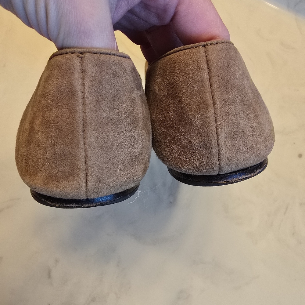 Tory Burch Tan Flats with Signature Logo - Picture 4 of 11